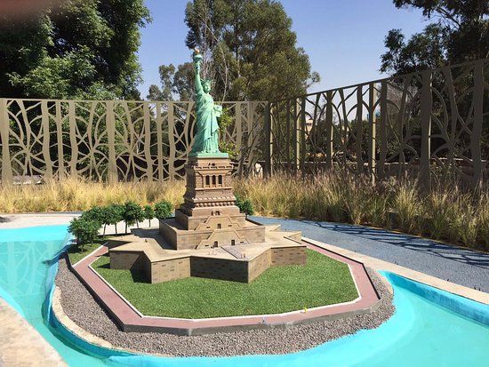 Paseo De Los Gigantes Park